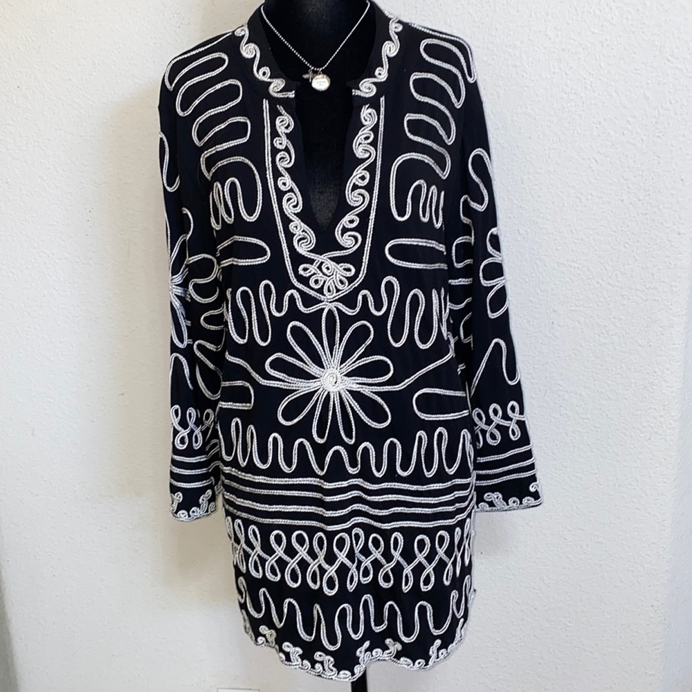 NWOT! Saint Tropez West- Black & White Pattered Blouse